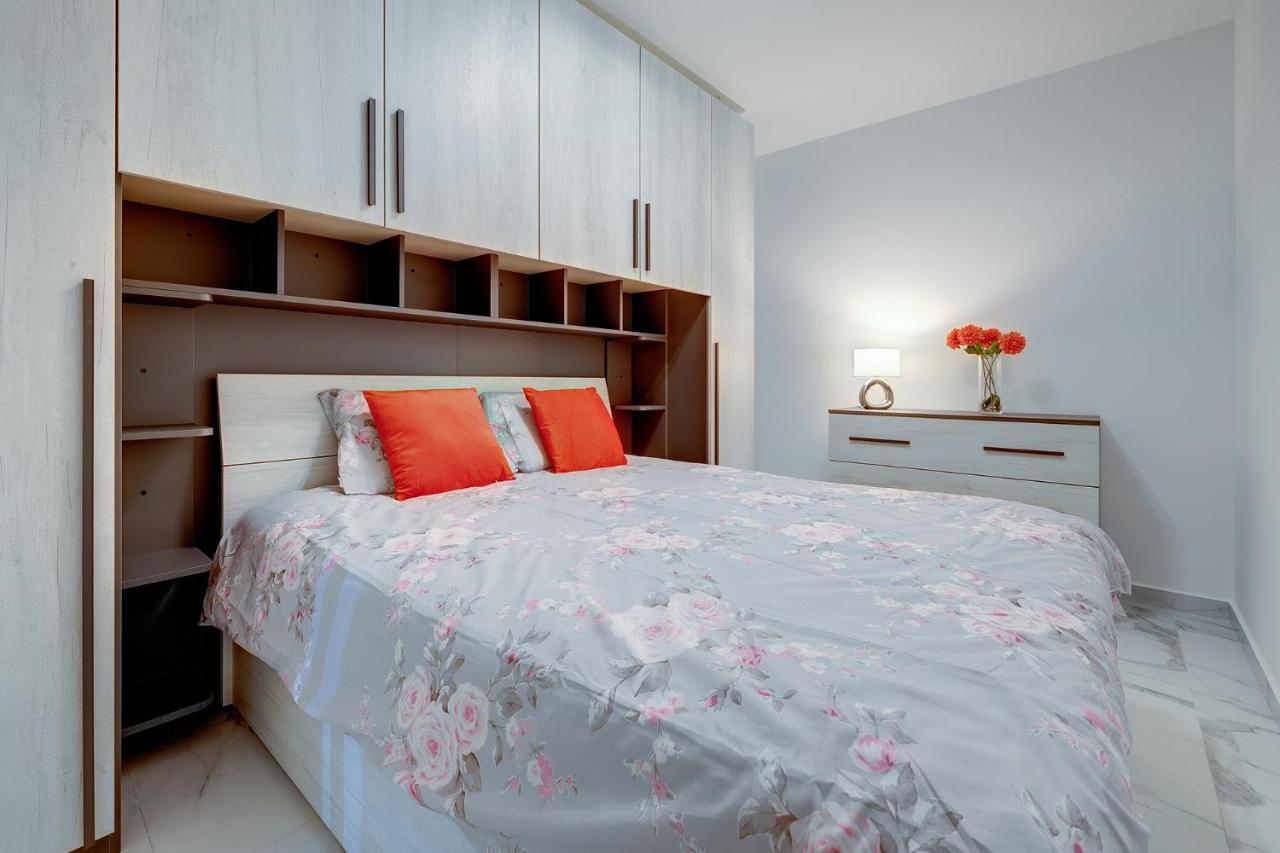 Splendid 2Br Apartment, Steps To St Georges Bay Saint Julian's Εξωτερικό φωτογραφία