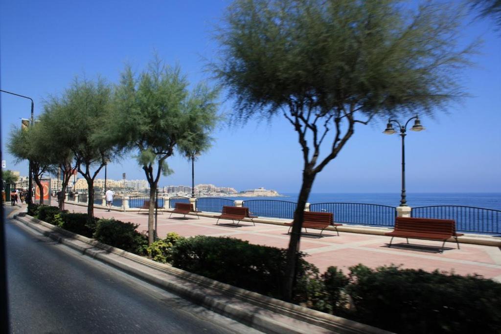 Splendid 2Br Apartment, Steps To St Georges Bay Saint Julian's Εξωτερικό φωτογραφία
