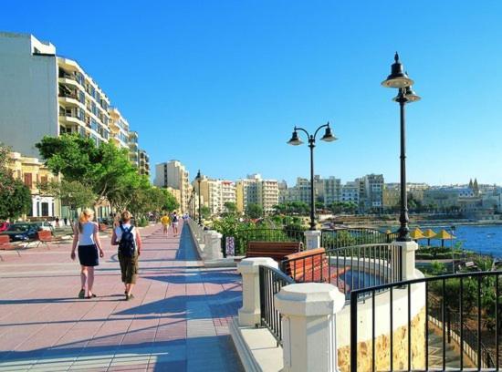 Splendid 2Br Apartment, Steps To St Georges Bay Saint Julian's Εξωτερικό φωτογραφία